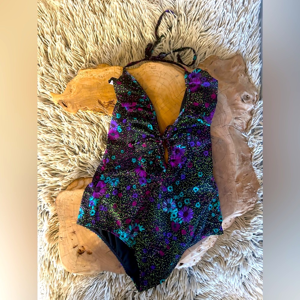 Billabong Purple Floral Plunge One Piece Swimsuit With Ruffles Size M! ✌️